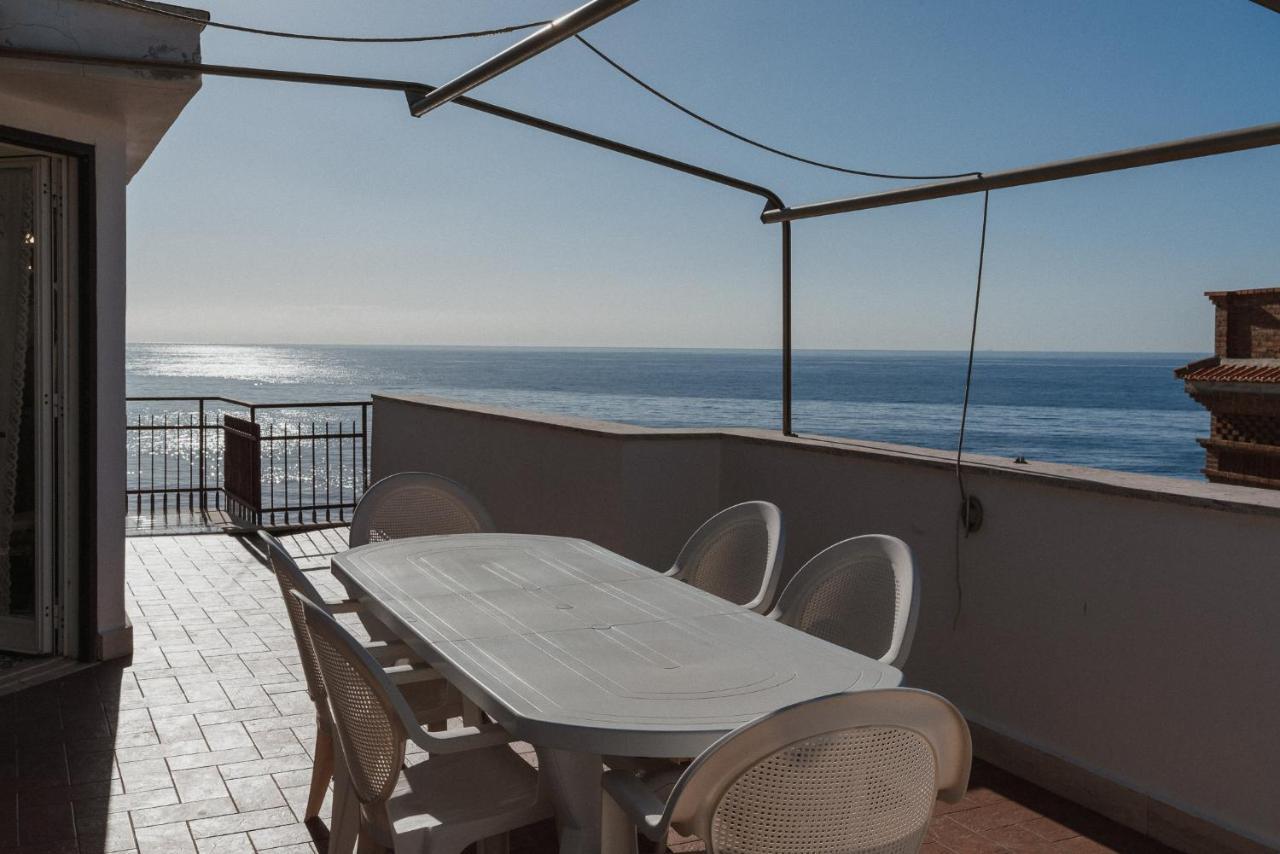 Be Your Home - Appartamento 4 Camere Sul Mare Scesa Al Mare Privata Santa Marinella Eksteriør billede