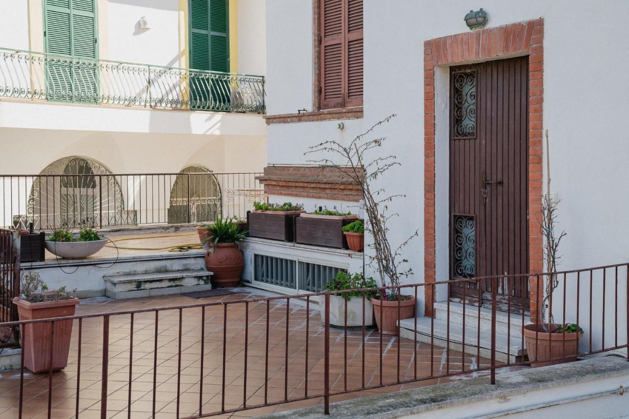 Be Your Home - Appartamento 4 Camere Sul Mare Scesa Al Mare Privata Santa Marinella Eksteriør billede