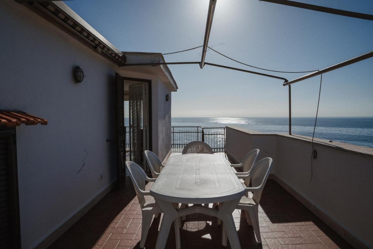 Be Your Home - Appartamento 4 Camere Sul Mare Scesa Al Mare Privata Santa Marinella Eksteriør billede